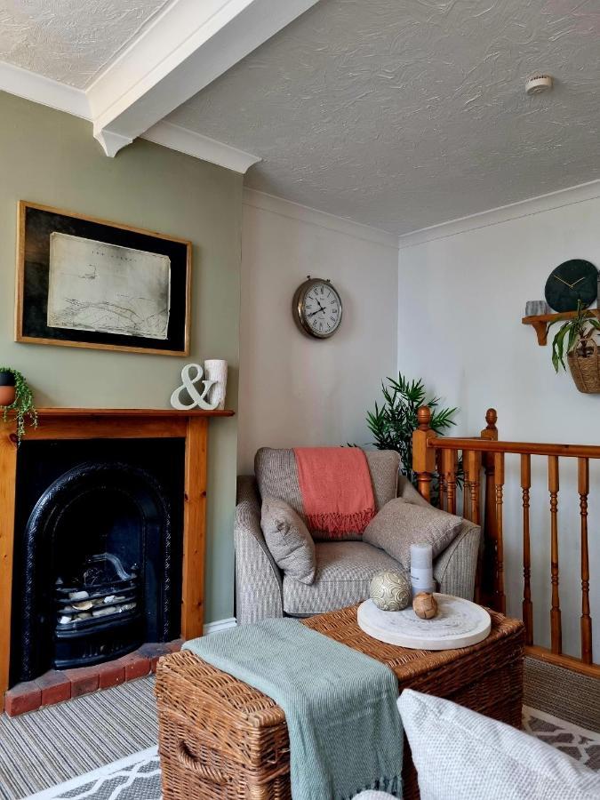 2 Bedroom House Within Walking Distance Of Town Cowes  Exterior photo
